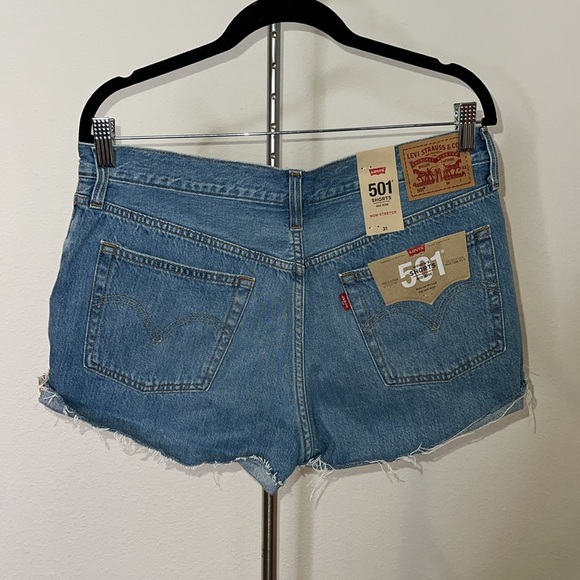 Levi’s 501 Mid Rise Shorts - Picture 2 of 4